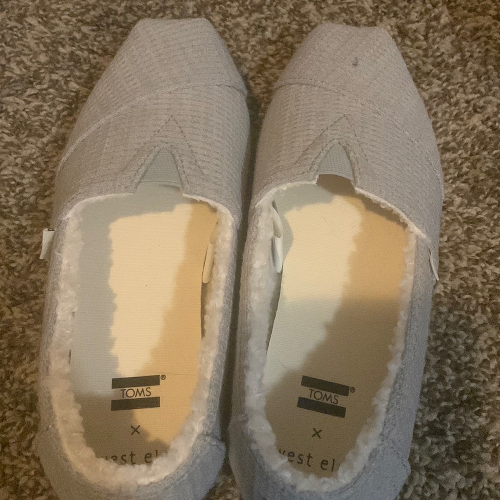 Brand new Toms